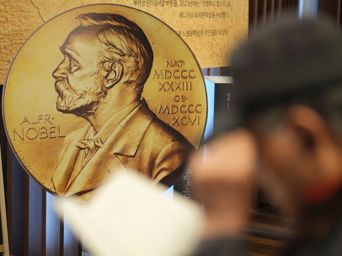 British scientist among three winners of Nobel prize for chemistry British scientist among three winners of Nobel prize for chemistry