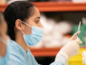 Supporting image for story: Allergy warning over Pfizer Covid-19 vaccine