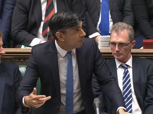 Supporting image for story: Sunak handing migrants a ‘Tory amnesty’ says Starmer as MP defects to Labour