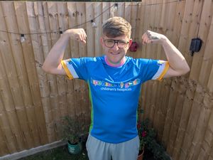 Supporting image for story: Powys dad takes on London Marathon for Hope House in memory of son Ronnie