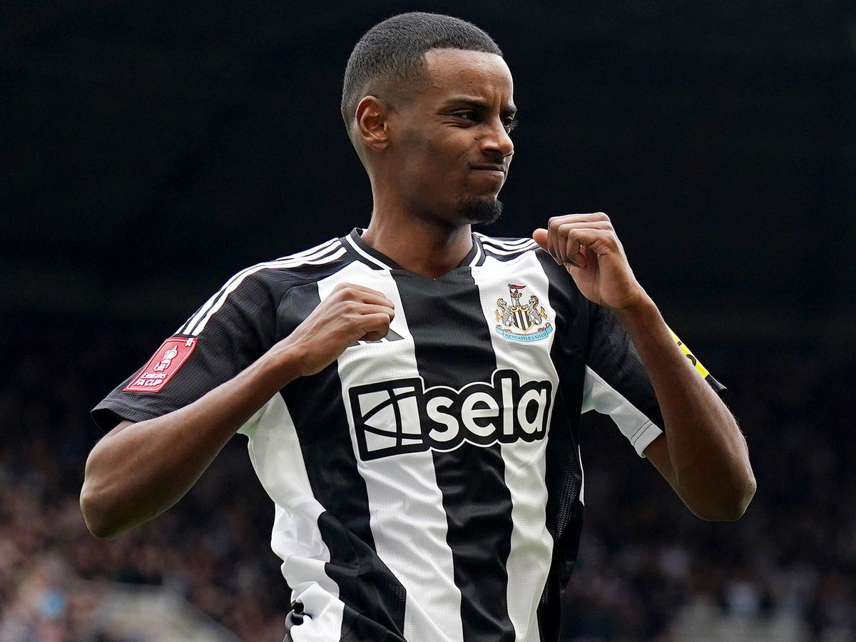 Eddie Howe admits Alexander Isak situation is &lsquo;far from ideal&rsquo;