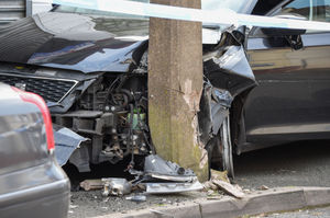The damaged taxi. Photo: SnapperSK