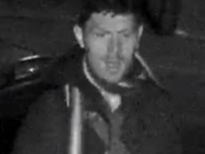 Supporting image for story: Photo of man released by police after car broken into in Stourbridge