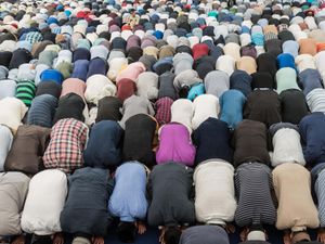 Supporting image for story: Four in 10 feel Muslim immigrants have negative impact on UK, polling suggests