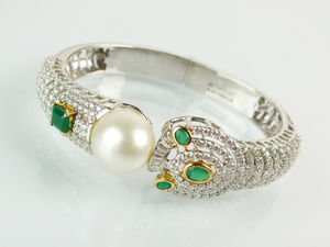 Supporting image for story: Bidders have precious jewels in sight