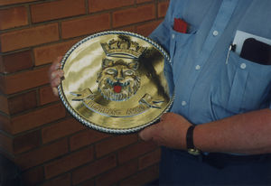 A close up of the crest.