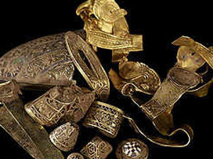 Supporting image for story: Massive gold hoard discovered