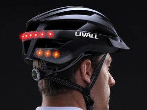 Supporting image for story: This smart bike helmet can send an emergency text in event of accident