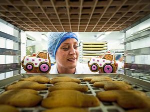 Supporting image for story: Watch: Baker keeps up Market Drayton's gingerbread tradition
