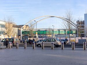 Supporting image for story: Most UK airports raise drop-off fees while many major EU hubs have no charge