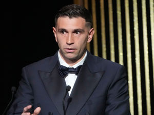 Supporting image for story: Emi Martinez targets trophies with Aston Villa after retaining Yashin Trophy