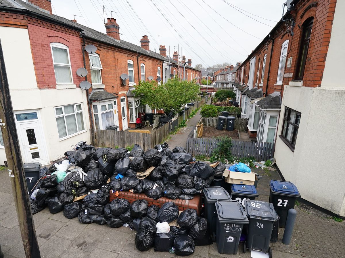 Council granted interim injunction over pickets in strike by bin workers