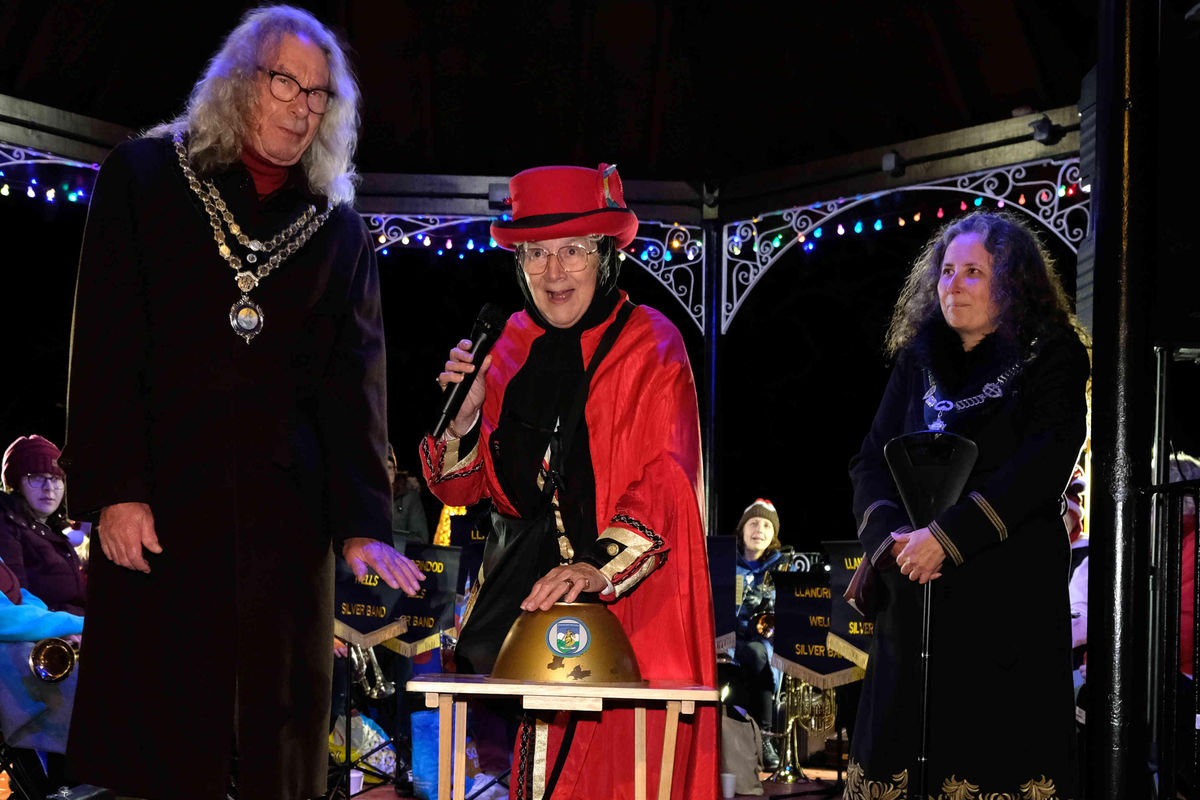 Nine great pictures from Llandrindod Wells’ Christmas Light switch-on event Nine great pictures from Llandrindod Wells’ Christmas Light switch-on event