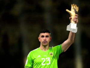 Supporting image for story: Unai Emery will ensure Aston Villa's Emi Martinez is 'mentally ready' for Premier League return