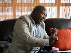 Supporting image for story: Mandela memorial signing raises questions on accuracy