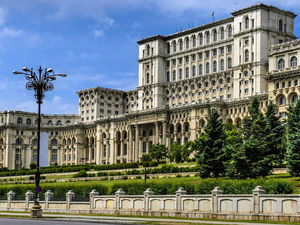 Supporting image for story: Emerging cities delight explorer