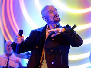 Supporting image for story: James, Wolverhampton Civic Hall - review and pictures