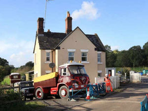 Supporting image for story: Driver gets cross with Network Rail over Onibury level crossing