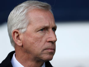 Supporting image for story: Alan Pardew: West Brom players are still behind me 