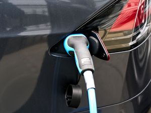 Supporting image for story: Sales of used electric cars reach record high