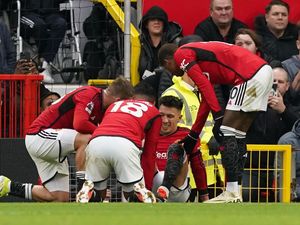 Supporting image for story: Manchester United suffer Lisandro Martinez injury blow in win against West Ham