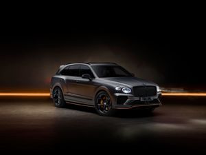 Supporting image for story: Bentley goes undercover with new Bentayga S Black Edition