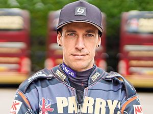 Supporting image for story: Wolves hunt their first away points