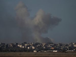 Supporting image for story: Israeli strike on UN-run school in Gaza kills 10