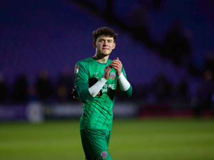 Supporting image for story: Michael Appleton praises Will Brook response and relishes goalkeeper competition