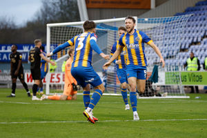 Matthew Pennington of Shrewsbury Town celebrates after scoring a goal to make it 2-1 (AMA)