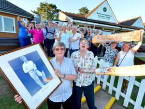 Supporting image for story: Cricket reunion raises charity cash in memory of Rachael Heyhoe Flint