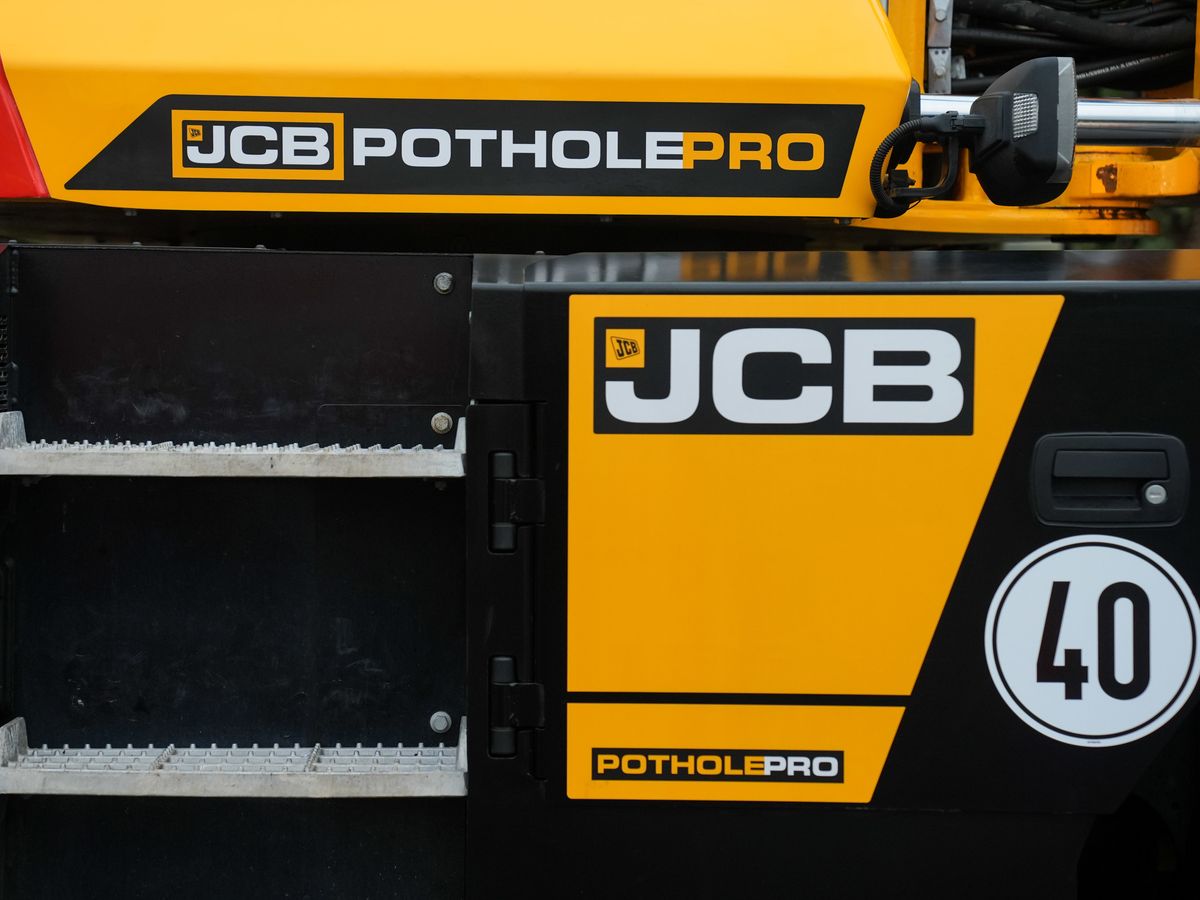 Business Secretary to meet JCB boss after concerns raised about US tariffs
