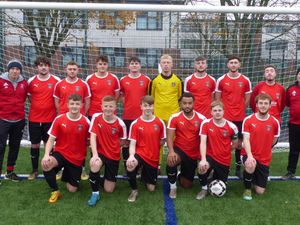 Supporting image for story: Beacon title race heating
up as winning runs go on