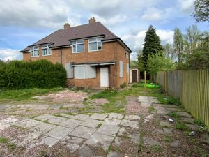 60 Hawbush Road, Walsall