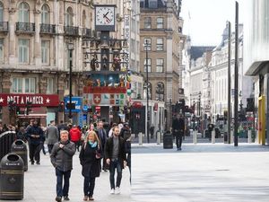 Supporting image for story: In Pictures: The UK before and after lockdown