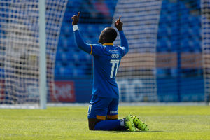 Dan Udoh of Shrewsbury Town celebrates after scoring a goal to make it 1-0 (AMA)
