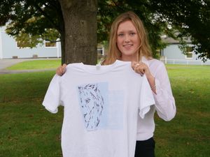 Supporting image for story: Sixth former uses her veritable art skills to raise money for hospital