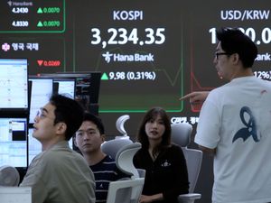 Supporting image for story: World shares mixed ahead of meeting between Trump and Putin