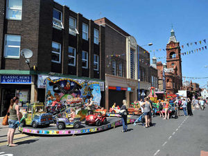 Supporting image for story: Sun comes out for Stourbridge Carnival - In pictures
