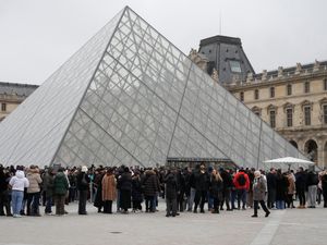 Supporting image for story: Louvre has new boss to steer home of Mona Lisa out of crisis after jewel heist