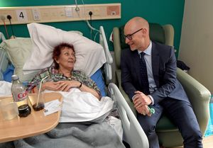 Care minister Stephen Kinnock meets patient Annette Plant at Katharine House Hospice