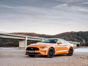 Supporting image for story: The Ford Mustang was the best-selling sports car in the world last year