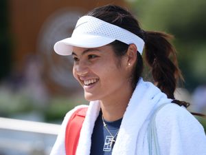 Supporting image for story: Emma Raducanu shows off lineout skills on visit to England training
