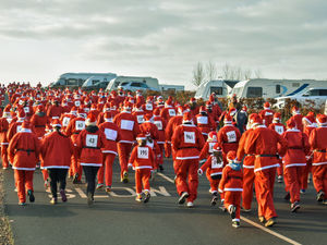 Supporting image for story: Santas full of festive cheer at Shrewsbury dash