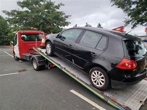 Supporting image for story: 'Suspected' abandoned car with no tax or insurance seized by police in market car park 