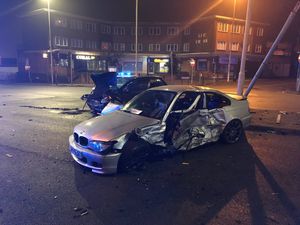 Supporting image for story: Man cut free after two-car crash in Lye