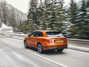 Supporting image for story: New Bentley Styling Specification brings carbon-fibre extras to luxury GT