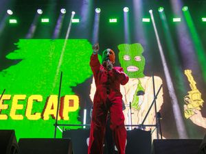 Kneecap in concert