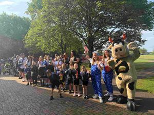 Hundreds of children ditch the car to get active on the walk into school