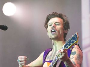 Supporting image for story: Harry Styles ‘honoured’ to team up with Shania Twain for new tour